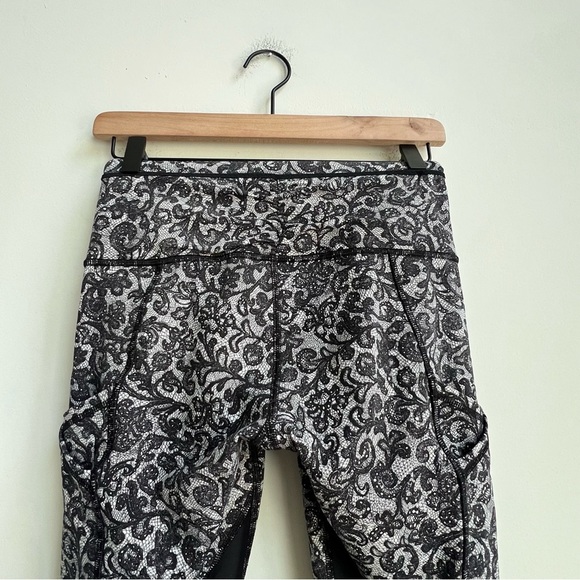 Lululemon Outrun 17" Crop Mini Cinder Lace White Black / Black Size 4 Coquette - Picture 12 of 15
